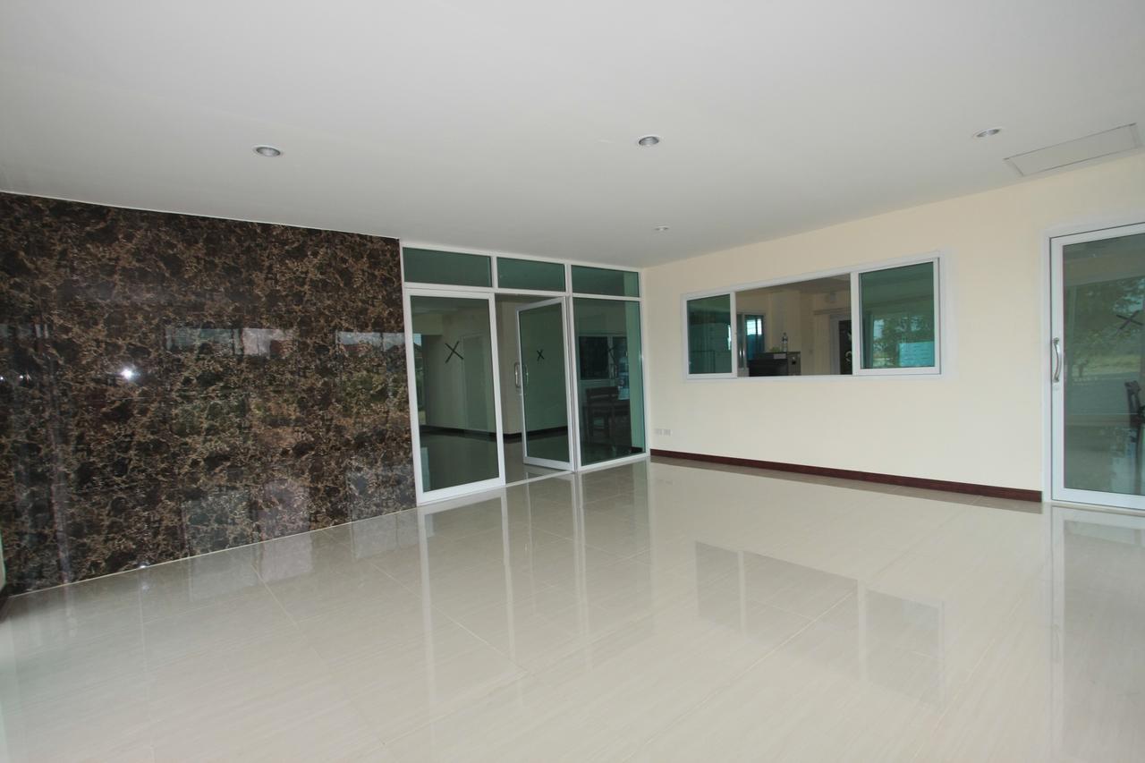 Chantorn Residence ศรีราชา ภายนอก รูปภาพ